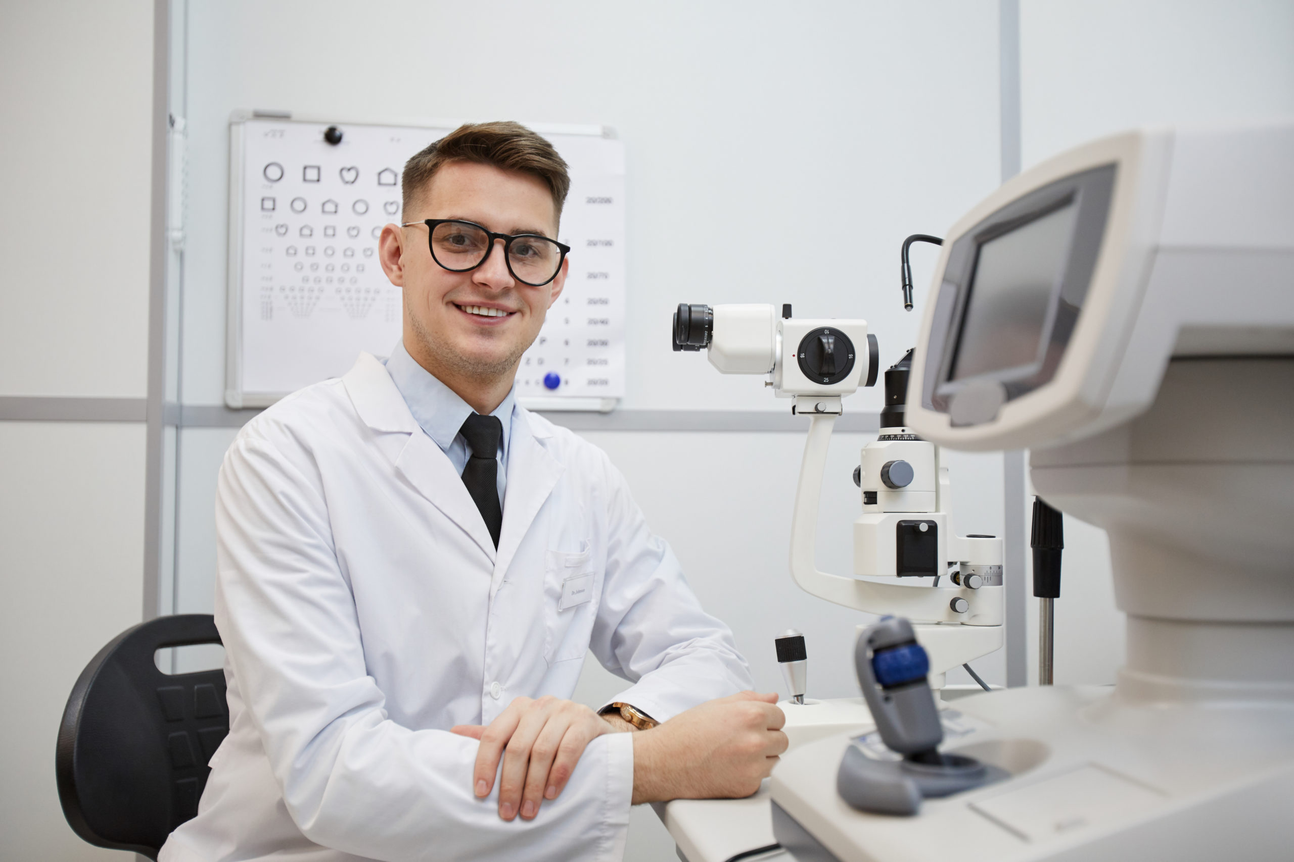 how-to-become-an-optometrist-everything-your-need-to-know-myvision