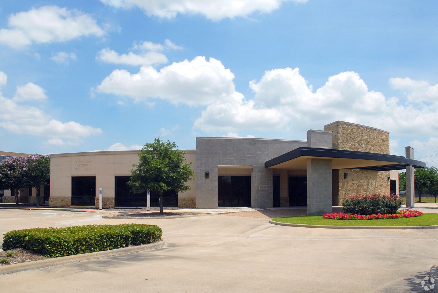 Fallbrook Medical Plaza - Building Exterior Fallbrook Medical Plaza medical office building exterior in Houston, TX